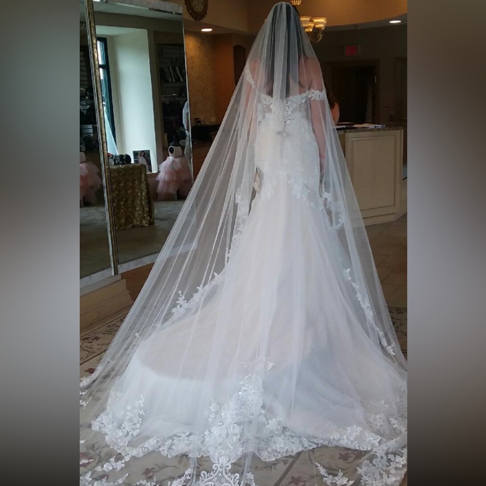 Brand New, Never Worn Essence of Australia Wedding Gown ♥️